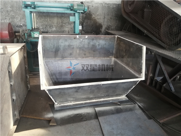 <a href='http://www.silvercityprorodeo.com/ssxl/10.html' target='_blank'><span>金屬撕碎機(jī)</span></a>進(jìn)料斗