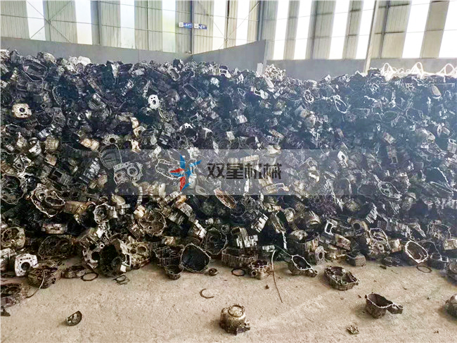 機件鋁破碎機物料破碎現(xiàn)場實拍